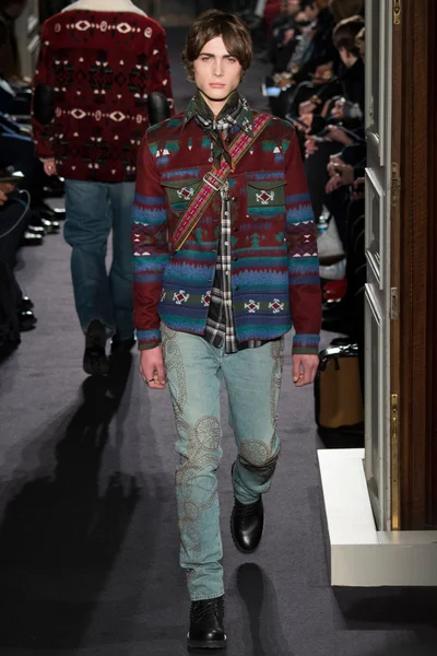 Look 75